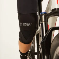 Oakley Women's Factory Pilot Lite Short - Blackout -Aanbiedingen Vlot Fiets Winkel 193517382353 w factory pilot lite short blackout alternate d04fU30kRRPPOhG2