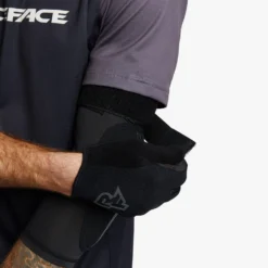 Race Face Indy Elbow - Stealth -Aanbiedingen Vlot Fiets Winkel 821973448169 INDY ELBOW STEALTH XS D3