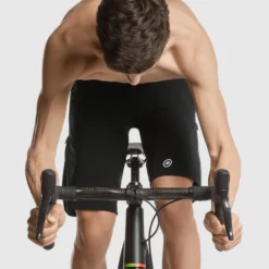 Assos MILLE GTC ZEPPELIN Cargo Shorts C2 - Black Series 10 Assos MILLE GTC ZEPPELIN Cargo Shorts C2 - Black Series -Aanbiedingen Vlot Fiets Winkel ASSOS 11 10 234 18 31