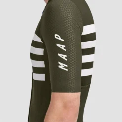 Emblem Pro Hex Jersey Olijf 11 Emblem Pro Hex Jersey Olijf -Aanbiedingen Vlot Fiets Winkel Maap Emblem Pro Hex Jersey Olive 6