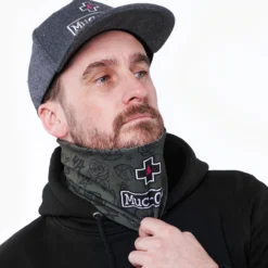 Muc-Off Lichtgewicht Halsdoek - Groen Punk 6 Muc-Off Lichtgewicht Halsdoek - Groen Punk -Aanbiedingen Vlot Fiets Winkel Web 20751 Lightweight Neck Gaiter Green model 04 2021 1200x1200